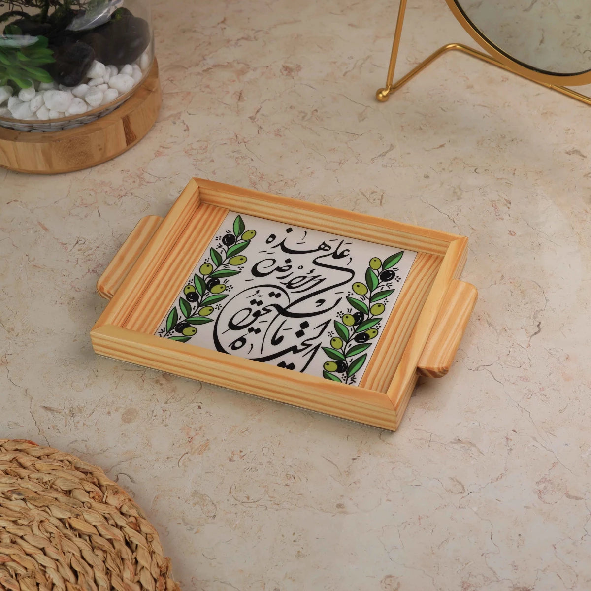 صينية حجم 20*15 سم على هذه الارض