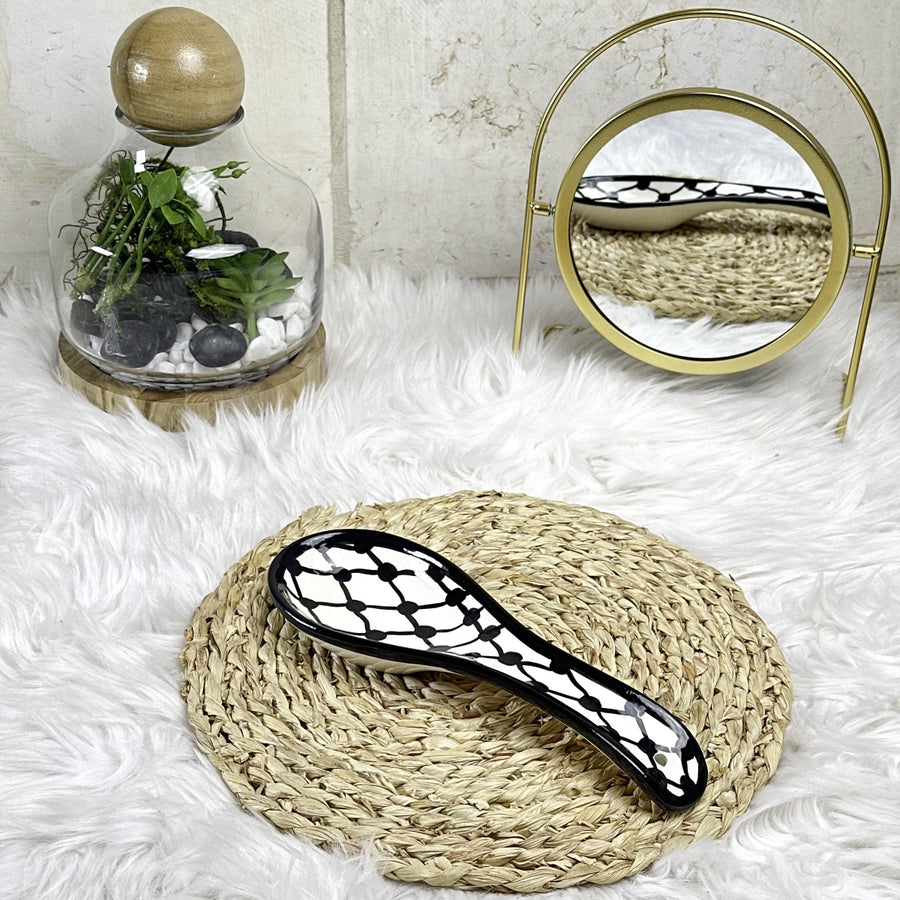 Spoon-Shaped Plate — Design 02