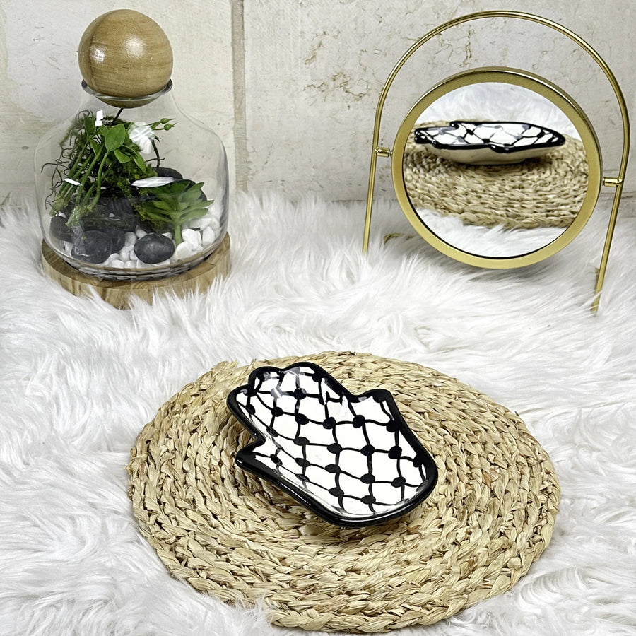 Hand-Shaped Plate — Design 02